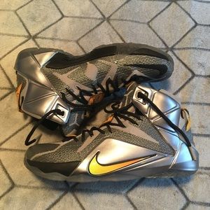 Nike Lebron 12 Flights - size 12